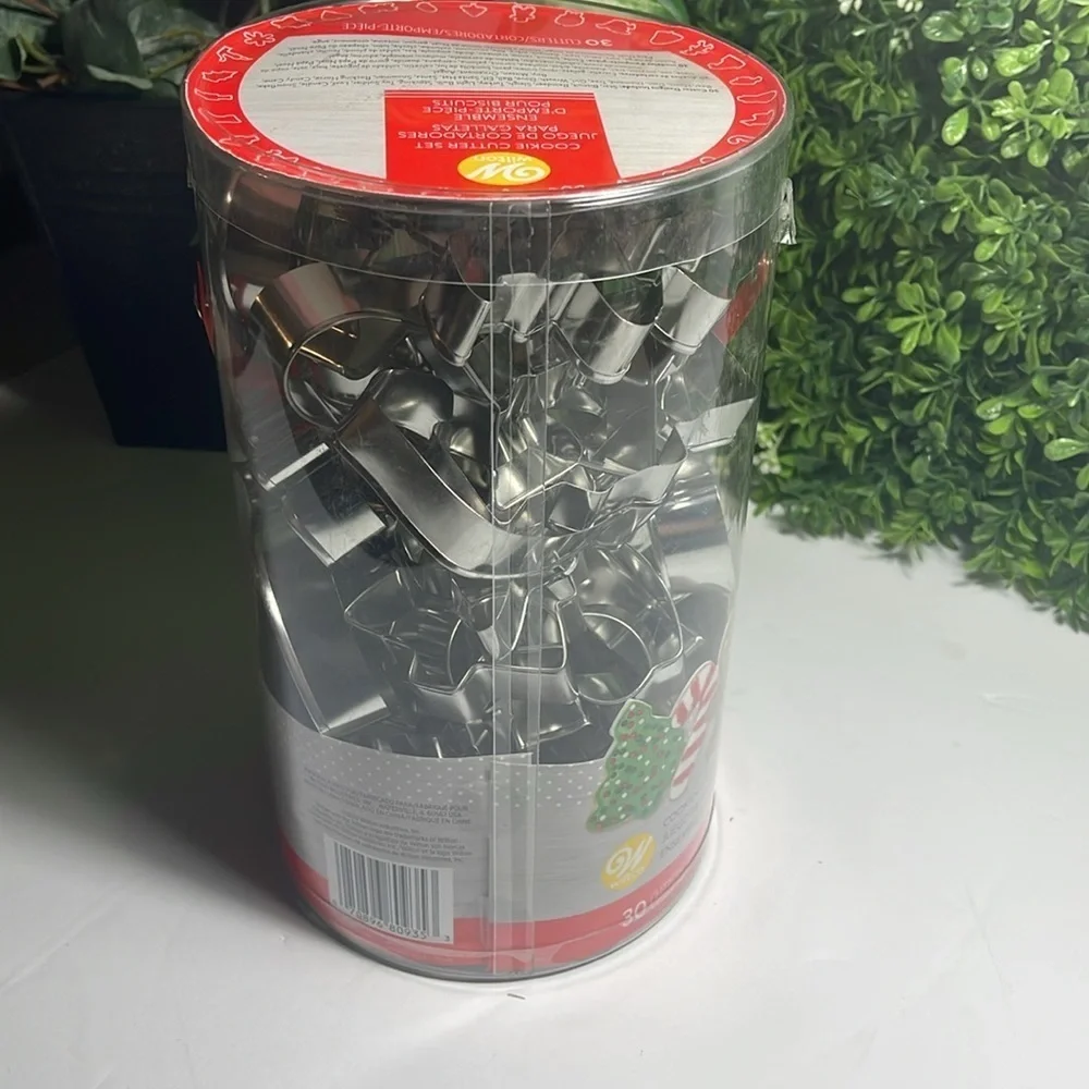 30 Wilton Christmas cookie cutter set